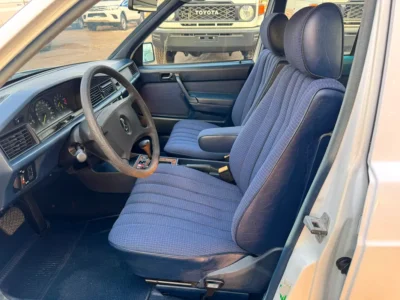 1990 Mercedes-Benz E-Class 4 Cylinders Petrol Engine White Blue Sedan Japanese Specs Clean Title