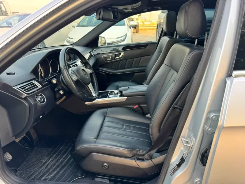 2014 Mercedes-Benz E-Class E 300 4 Cylinders Petrol Engine Silver Black Sedan Korean Specs