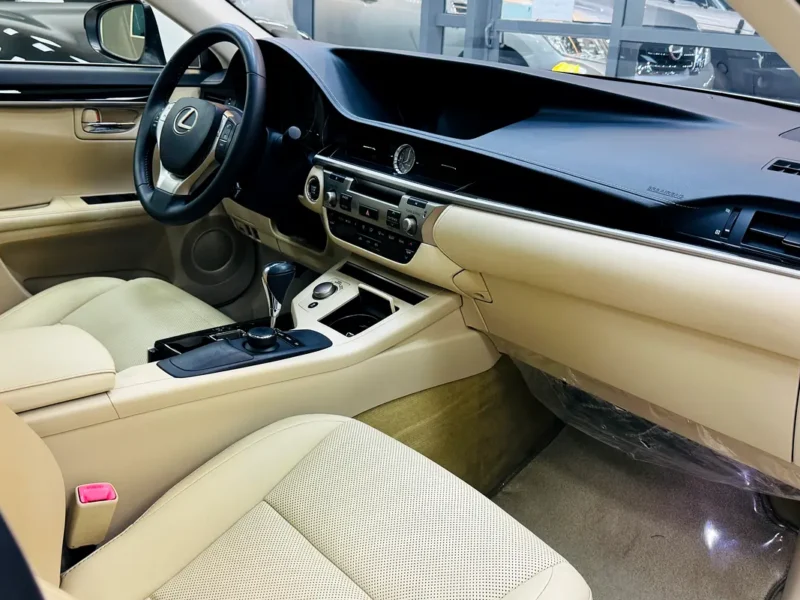 2015 Lexus ES-Series ES 250 2.5L 4-cylinder Petrol Engine White Beige Sedan Reliable Luxury GCC Specs