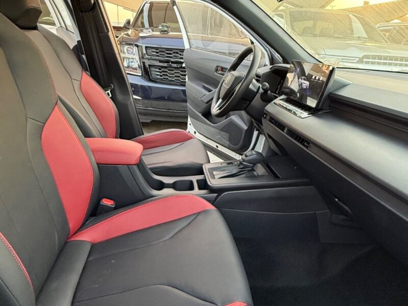 2025 Toyota Frontlander 2.0 Litres 4 Cylinders Petrol Engine White Black SUV Chinese Specs Automatic