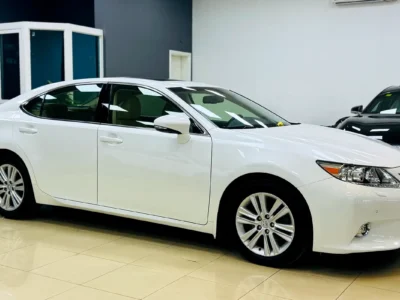 2015 Lexus ES-Series ES 250 2.5L 4-cylinder Petrol Engine White Beige Sedan Reliable Luxury GCC Specs