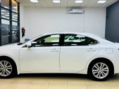 2015 Lexus ES-Series ES 250 2.5L 4-cylinder Petrol Engine White Beige Sedan Reliable Luxury GCC Specs