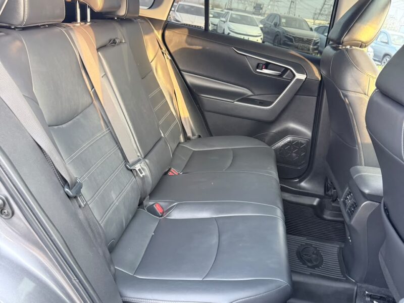 2022 TOYOTA RAV 4 XLE 2.5 Litres 4 Cylinders HYBRID Engine Grey Black SUV American Specs