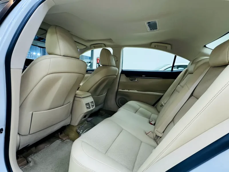 2015 Lexus ES-Series ES 250 2.5L 4-cylinder Petrol Engine White Beige Sedan Reliable Luxury GCC Specs