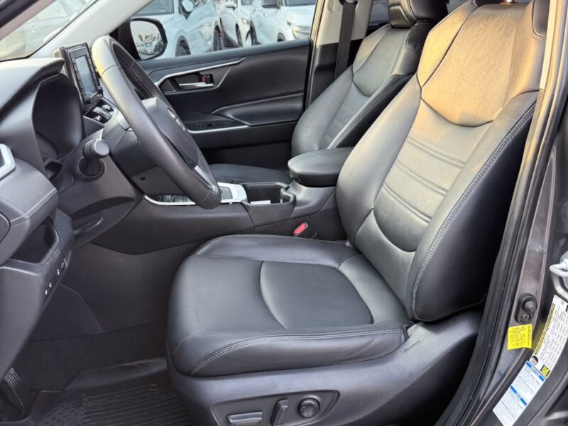 2022 TOYOTA RAV 4 XLE 2.5 Litres 4 Cylinders HYBRID Engine Grey Black SUV American Specs