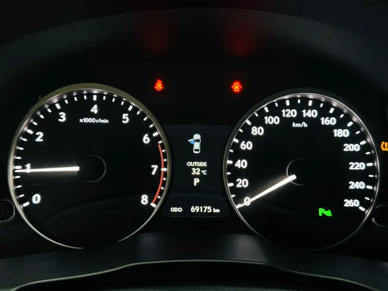 2015 Lexus ES-Series ES 250 2.5L 4-cylinder Petrol Engine White Beige Sedan Reliable Luxury GCC Specs