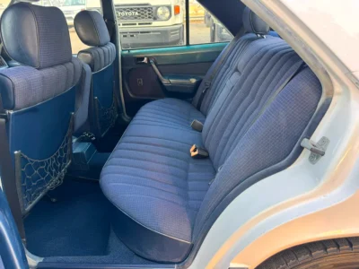 1990 Mercedes-Benz E-Class 4 Cylinders Petrol Engine White Blue Sedan Japanese Specs Clean Title
