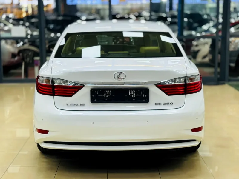 2015 Lexus ES-Series ES 250 2.5L 4-cylinder Petrol Engine White Beige Sedan Reliable Luxury GCC Specs