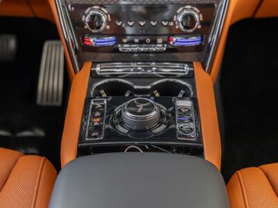 2022 Rolls Royce Cullinan BLACK BADGE 6.7 Litres 12 Cylinders Petrol Engine Black Brown SUV GCC