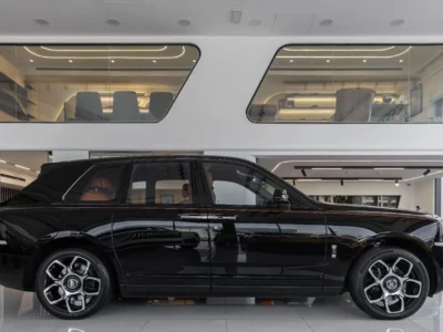 2022 Rolls Royce Cullinan BLACK BADGE 6.7 Litres 12 Cylinders Petrol Engine Black Brown SUV GCC