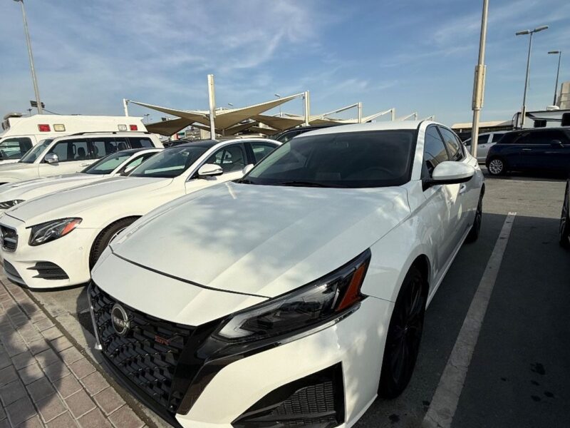 2019 Nissan Altima SV 2.5 Litres 4 Cylinders Petrol Engine White Black Sedan Canadian Specs