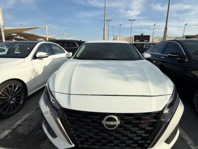 2019 Nissan Altima SV 2.5 Litres 4 Cylinders Petrol Engine White Black Sedan Canadian Specs