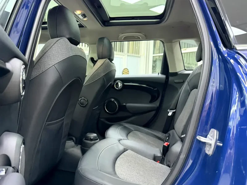 2016 MINI Cooper Cooper 1.5 Litres 3-cylinder Petrol Engine Blue Black Hatchback GCC Specs Automatic