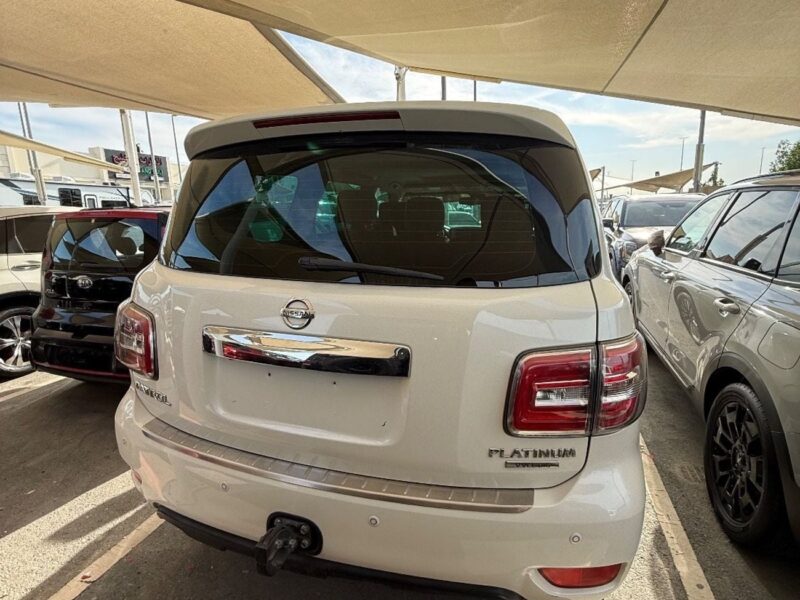 2015 Nissan Patrol LE Platinum 5.6 Litres 8 Cylinders Petrol Engine White Tan SUV GCC Specs