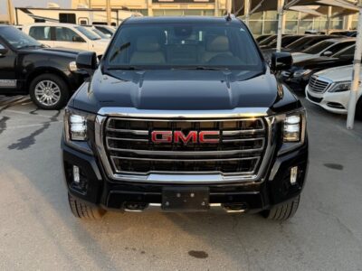 2023 GMC Yukon XL 5.3 Litres 8 Cylinders Petrol Engine Black Beige SUV GCC Specs Automatic
