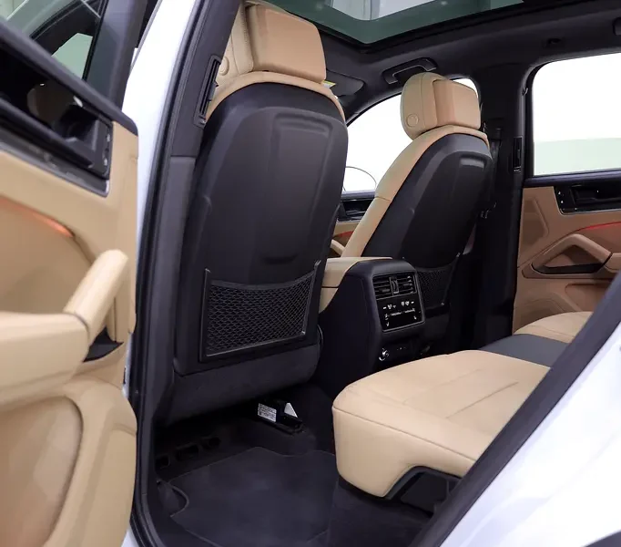 2024 Porsche Cayenne Standard 6 Cylinders Petrol Engine White Beige SUV GCC Specs CARBON PACKAGE
