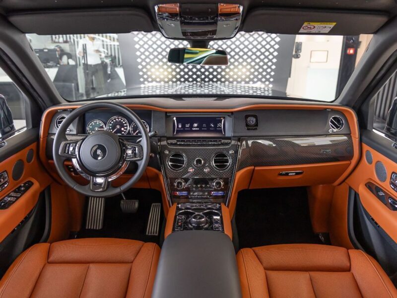 2022 Rolls Royce Cullinan BLACK BADGE 6.7 Litres 12 Cylinders Petrol Engine Black Brown SUV GCC