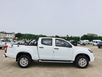 2026 Isuzu RE-MAX 2.8 Litres 4 Cylinders Diesel Engine White Grey Pickup Truck Manual