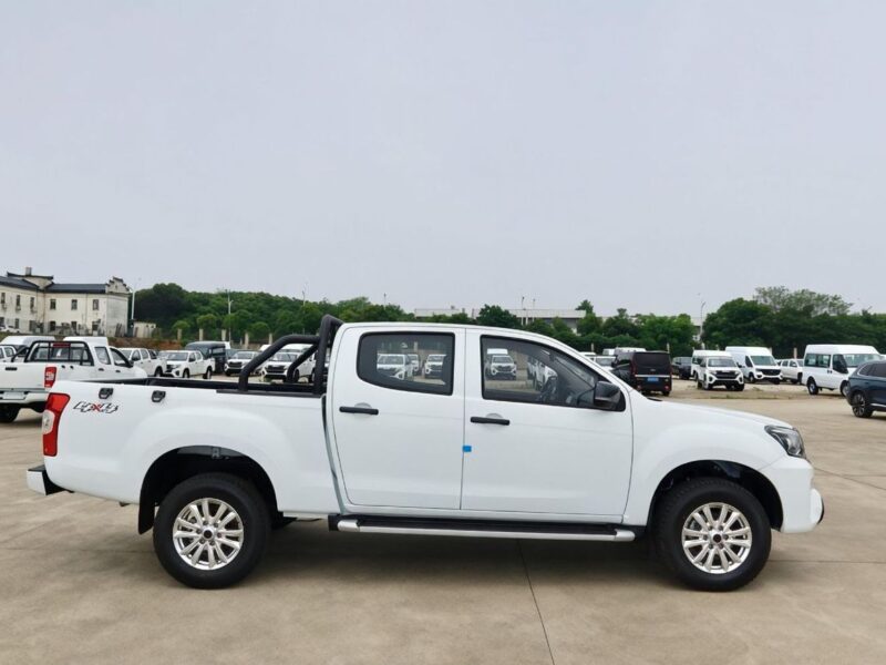 2026 Isuzu RE-MAX 2.8 Litres 4 Cylinders Diesel Engine White Grey Pickup Truck Manual