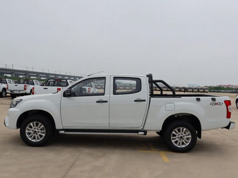 2026 Isuzu RE-MAX 2.8 Litres 4 Cylinders Diesel Engine White Grey Pickup Truck Manual