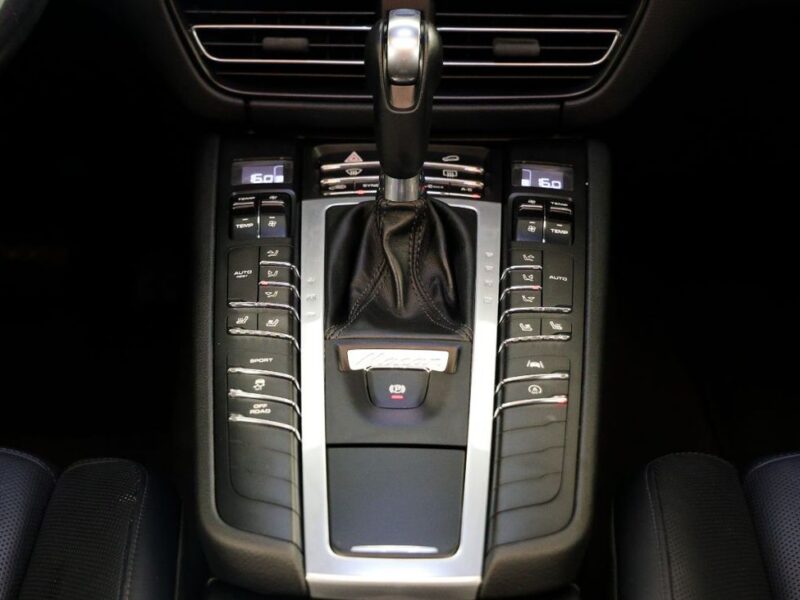 2021 Porsche Macan S 3.0 Litres V6 Turbocharged 6 Cylinders Petrol Engine Green Metallic Black SUV