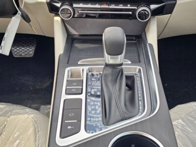 2027 Chery Arrizo 5 STD 1.5 Litres 4 Cylinders Petrol Engine White Beige Sedan GCC Specs Automatic