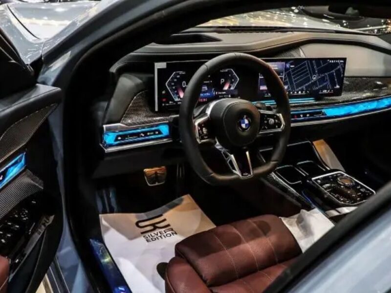 2024 BMW ALPINA XB7 4.4L Twin-Turbocharged V8 Petrol Engine Grey Brown SUV GCC Specs