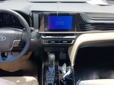 2026 Toyota Camry LE 2.5 Litres 4 Cylinders Hybrid Engine White Beige Sedan GCC Specs