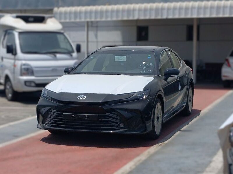 2026 Toyota Camry LE 2.5 Litres 4 Cylinders Hybrid Engine Black Beige Sedan GCC Specs