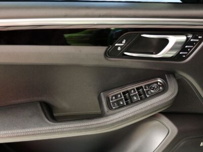 2021 Porsche Macan S 3.0 Litres V6 Turbocharged 6 Cylinders Petrol Engine Green Metallic Black SUV