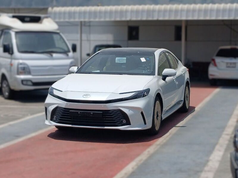 2026 Toyota Camry LE 2.5 Litres 4 Cylinders Hybrid Engine White Beige Sedan GCC Specs