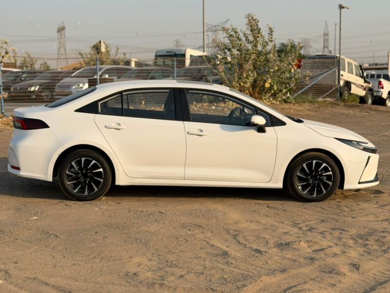 2026 Toyota Corolla XLI HEV 1.8 Litres 4 Cylinders Petrol Engine White Black Sedan Chinese Specs