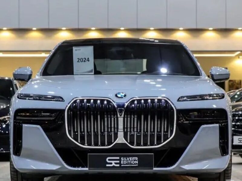 2024 BMW ALPINA XB7 4.4L Twin-Turbocharged V8 Petrol Engine Grey Brown SUV GCC Specs