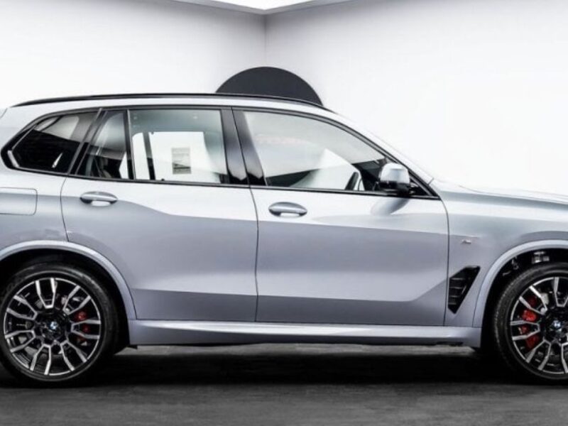2024 BMW X5 3.0 Litres Twin-Turbocharged Inline-6 Petrol Engine Silver Tan SUV GCC Specs