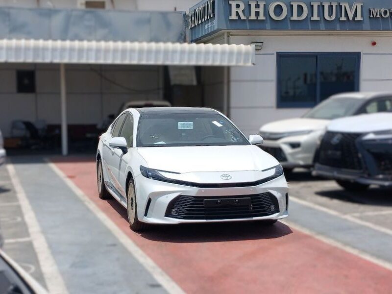 2026 Toyota Camry LE 2.5 Litres 4 Cylinders Hybrid Engine White Beige Sedan GCC Specs