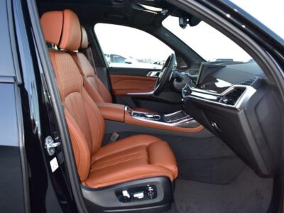 2024 BMW X7 M Sport 4.4 Litres Twin-Turbo V8 Petrol Engine Black Brown SUV GCC Specs