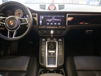 2021 Porsche Macan S 3.0 Litres V6 Turbocharged 6 Cylinders Petrol Engine Green Metallic Black SUV