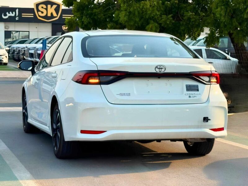 2026 Toyota Corolla HYBRID 1.8 Litres 4 Cylinders Engine White Black Sedan Chinese Specs Automatic