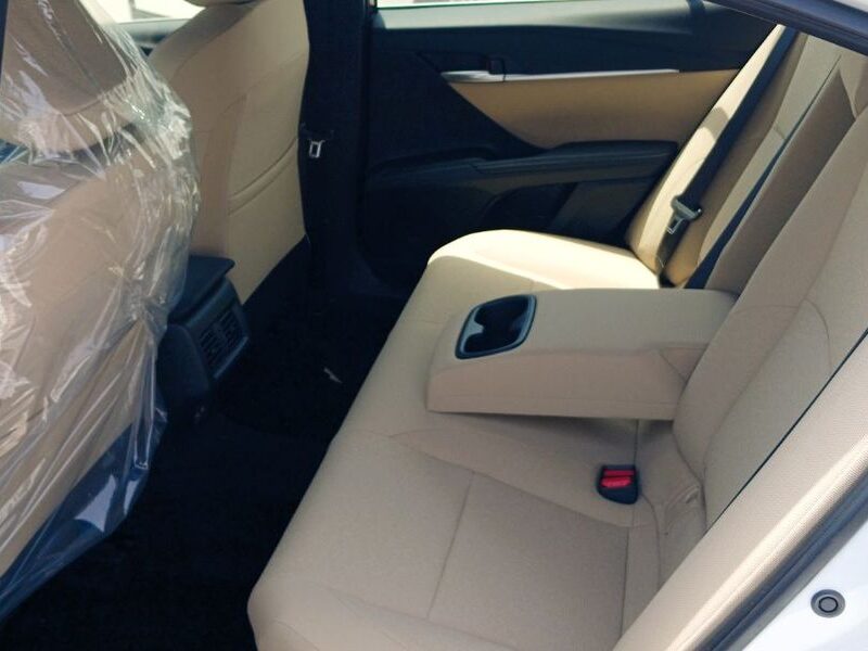 2026 Toyota Camry LE 2.5 Litres 4 Cylinders Hybrid Engine White Beige Sedan GCC Specs