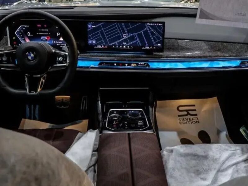 2024 BMW ALPINA XB7 4.4L Twin-Turbocharged V8 Petrol Engine Grey Brown SUV GCC Specs