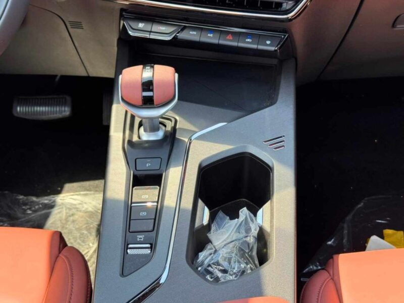 2026 Changan X5 Plus PIONEER 1.5 Litres V4 Petrol Engine Black Red SUV Chinese Specs Automatic