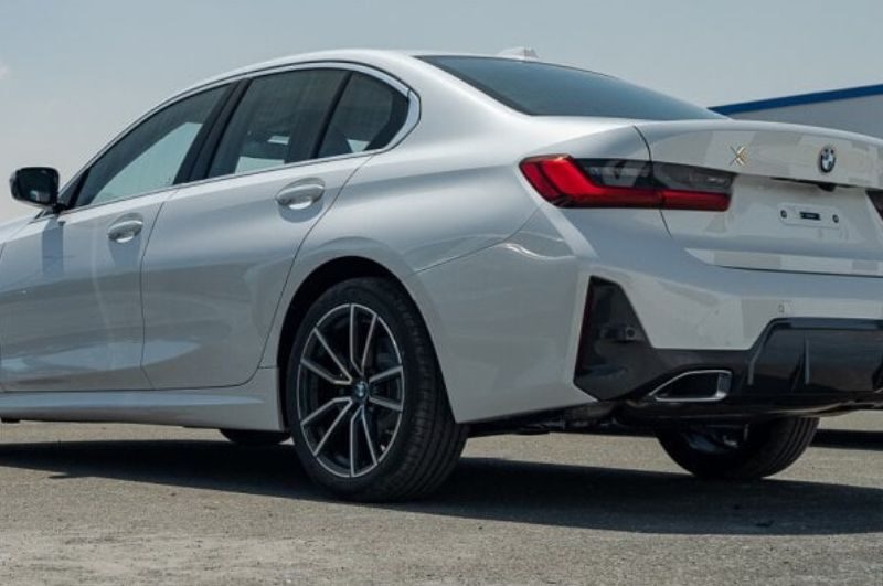 2024 BMW ALPINA B3 3.0L Twin-Turbocharged Inline-6 Petrol Engine Light Grey Red Sedan GCC