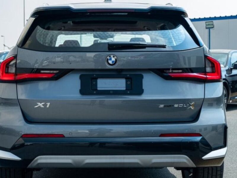 2024 BMW X1 2.0L Twin-Turbocharged Inline-4 Petrol Engine Grey Red SUV GCC Specs