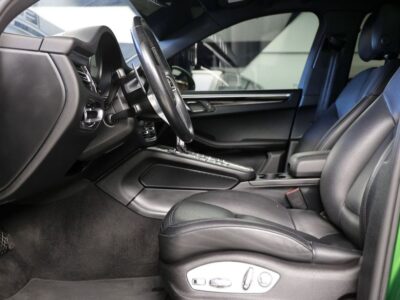 2021 Porsche Macan S 3.0 Litres V6 Turbocharged 6 Cylinders Petrol Engine Green Metallic Black SUV
