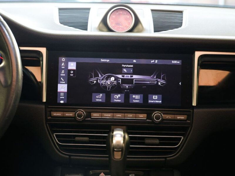 2021 Porsche Macan S 3.0 Litres V6 Turbocharged 6 Cylinders Petrol Engine Green Metallic Black SUV