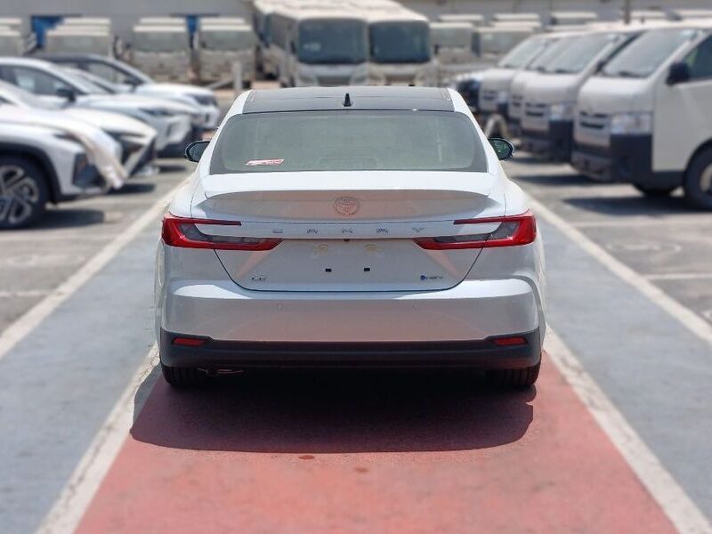 2026 Toyota Camry LE 2.5 Litres 4 Cylinders Hybrid Engine White Beige Sedan GCC Specs