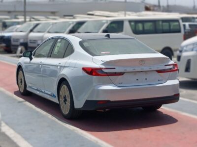 2026 Toyota Camry LE 2.5 Litres 4 Cylinders Hybrid Engine White Beige Sedan GCC Specs