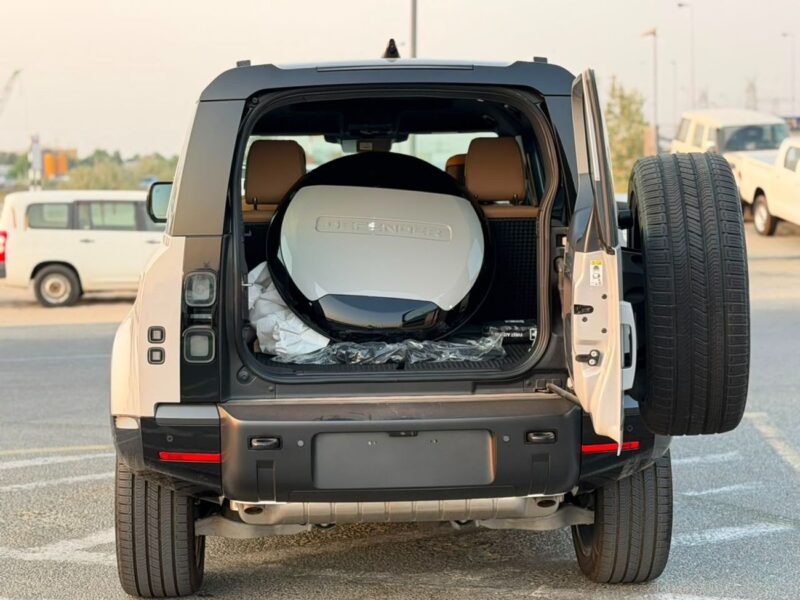 2026 Land Rover Defender 110 X-DYNAMIC HSE P400 3.0L 6 Cylinders petrol Engine White Tan