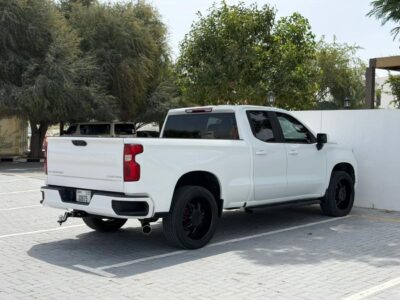 2024 Chevrolet Silverado ADVENTURE 2.7L TurboMax Turbocharged Inline-4 Engine White Black Pickup