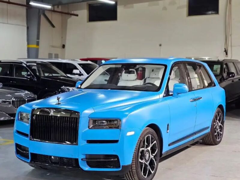 2024 Rolls Royce Cullinan Black Badge 6.75-liter Twin-Turbocharged V12 Engine Blue White SUV
